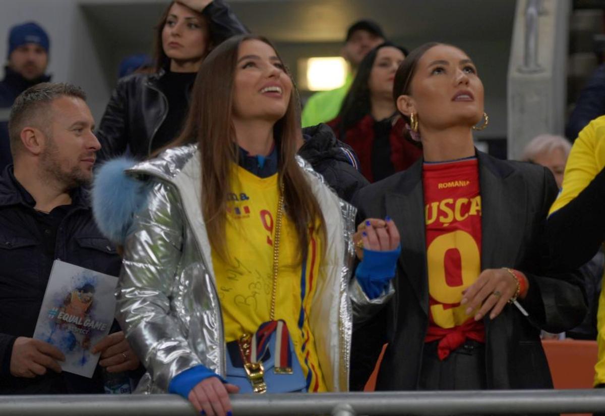 ROMÂNIA - SUEDIA // FOTO Iubita lui Pușcaș a animat atmosfera pe Arena Națională » Mesajul special de pe tricou