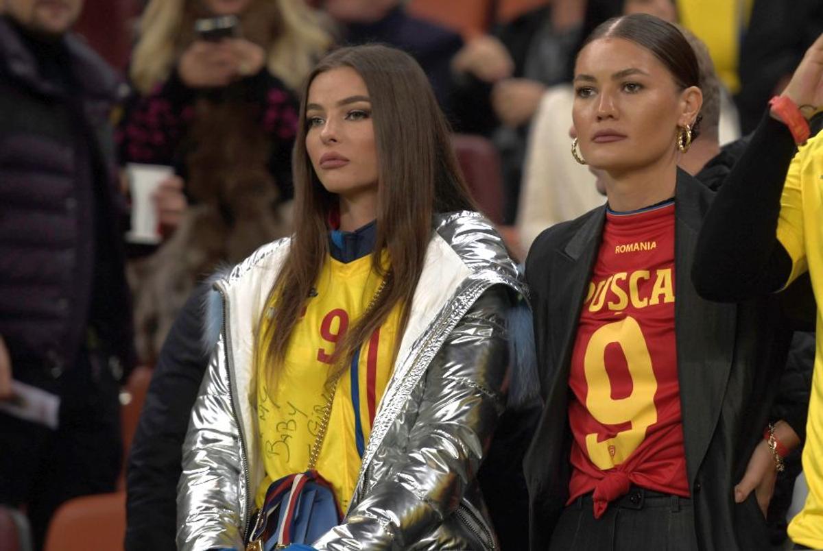 ROMÂNIA - SUEDIA // FOTO Iubita lui Pușcaș a animat atmosfera pe Arena Națională » Mesajul special de pe tricou