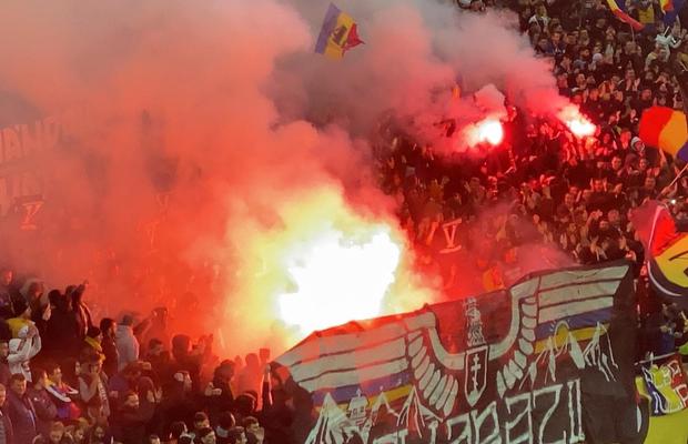 ROMÂNIA - SUEDIA // VIDEO + FOTO Fanii „tricolori” au aprins din nou torțe pe Arena Națională