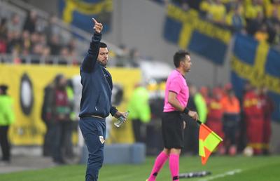 ROMÂNIA - SUEDIA 0-2 // FRF joacă la două capete pentru înlocuirea lui Contra: Gică Hagi și Dan Petrescu, numele dorite