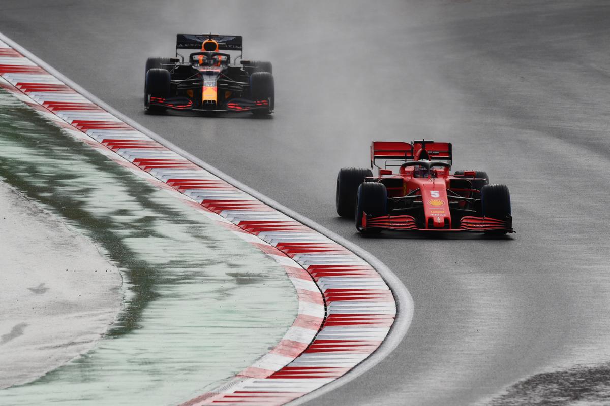 FOTO Lewis Hamilton a făcut ISTORIE! E campion mondial pentru a 7-a oară și l-a egalat pe Michael Schumacher după MP al Turciei