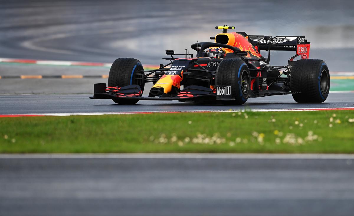 FOTO Lewis Hamilton a făcut ISTORIE! E campion mondial pentru a 7-a oară și l-a egalat pe Michael Schumacher după MP al Turciei