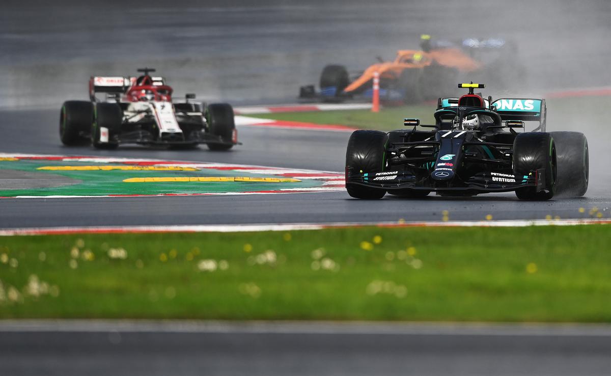 FOTO Lewis Hamilton a făcut ISTORIE! E campion mondial pentru a 7-a oară și l-a egalat pe Michael Schumacher după MP al Turciei