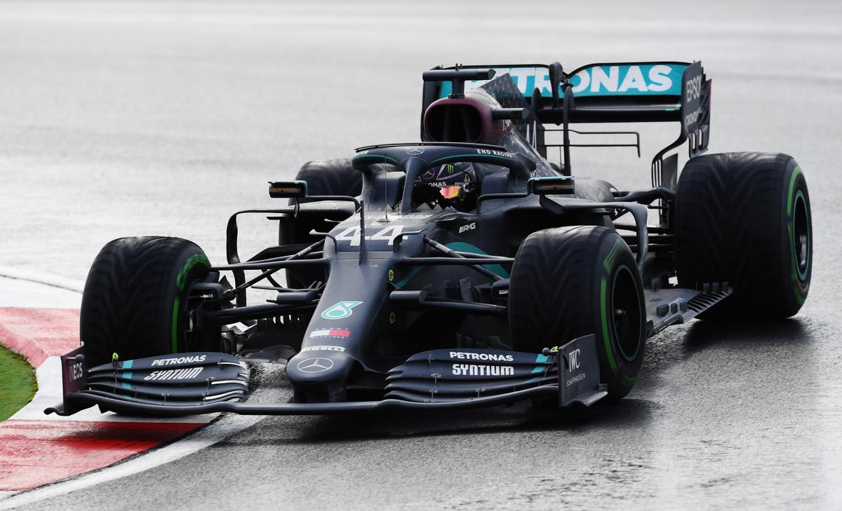 FOTO Lewis Hamilton a făcut ISTORIE! E campion mondial pentru a 7-a oară și l-a egalat pe Michael Schumacher după MP al Turciei