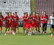 George Neagu, în alb // FOTO: https://www.facebook.com/FCDinamoOfficial/