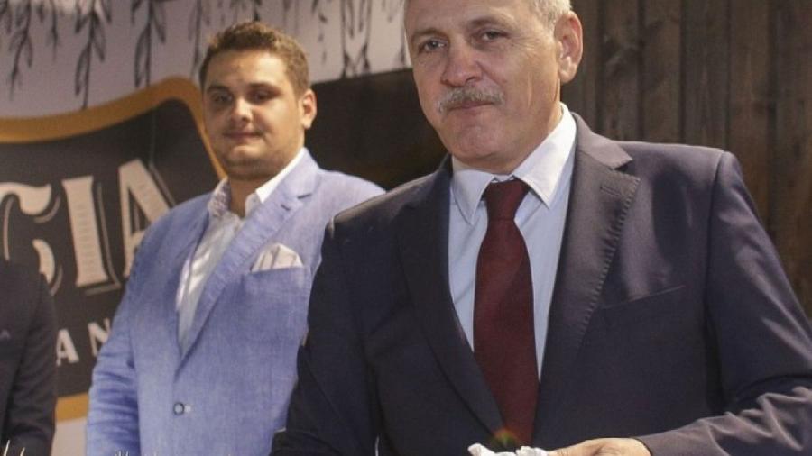 Finanțatorul lui Turris, Valentin Dragnea (stânga), în umbra tatălui său, Liviu Dragnea VIDEO Lincar, malițios la adresa lui Edi Iordănescu? „Le reproșez părinților mei că nu au fost senatori, politicieni, directori de firme de stat, să mă împingă de la spate!”