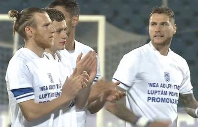 FOTO Cu ce mesaj au ieșit de la vestiare jucătorii de la FC U Craiova 1948: „Nea Adi, fii tare!”