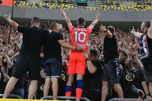 Fanii celor de la FCSB au reacționat imediat după confirmarea veștii că Toni Petrea (46 de ani) este noul antrenor al echipei.
