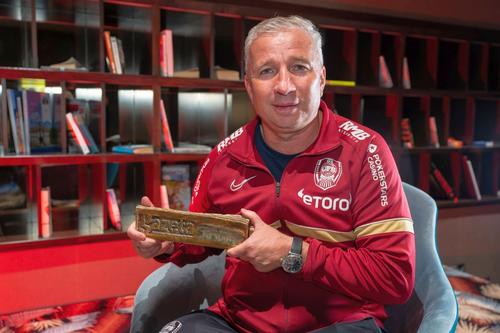 Dan Petrescu este Antrenorul Anului 2022