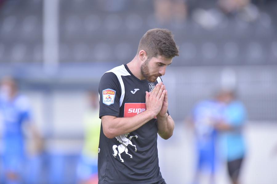 Popadiuc se roagă înainte de meci Omul momentului în Liga 1, mărturie rară în fotbal: „Mâncam haotic, fast food, cola și mă implicam minim la antrenamente. Într-o noapte, am decis să-mi respect meseria”