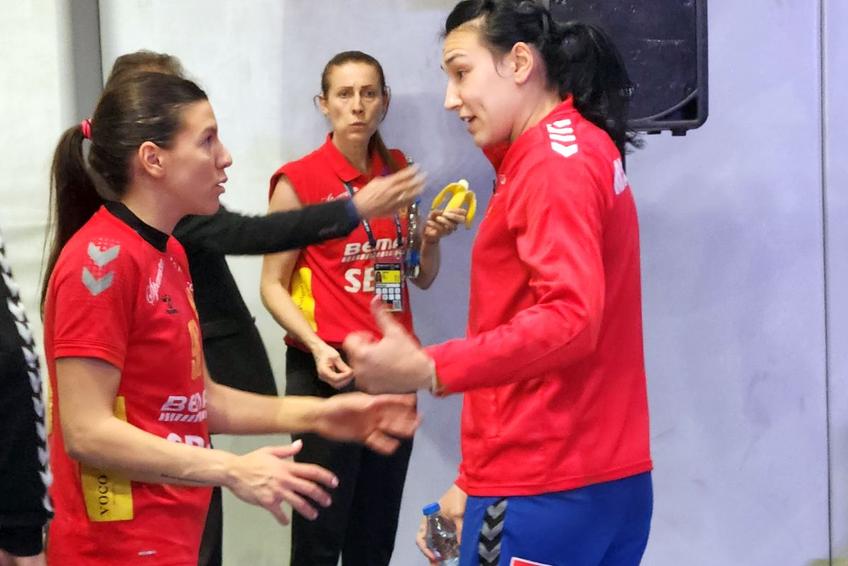 Cristina Neagu și Itana Grbic, după finalul meciului // FOTO: Raed Krishan