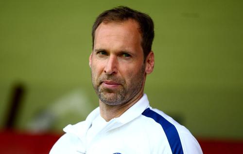 Petr Cech (41 de ani), fostul jucător de la Chelsea și Arsenal, este noul portar al celor de la Belfast Giants, campioana en titre a Marii Britanii la hochei pe gheață. Cehul a fost adus sub formă de împrumut de la Oxford City Stars