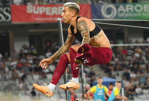 Jefte Betancor a reziliat contractul cu CFR Cluj și a fost propus de un agent la FCSB, însă Gigi Becali nu e interesat de atacantul în vârstă de 30 de ani.