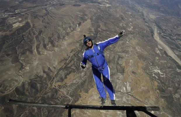 Povestea săriturii pe care Red Bull a considerat-o prea șocantă ca să o sponsorizeze: a sărit fără parașută de la 7.620 metri!