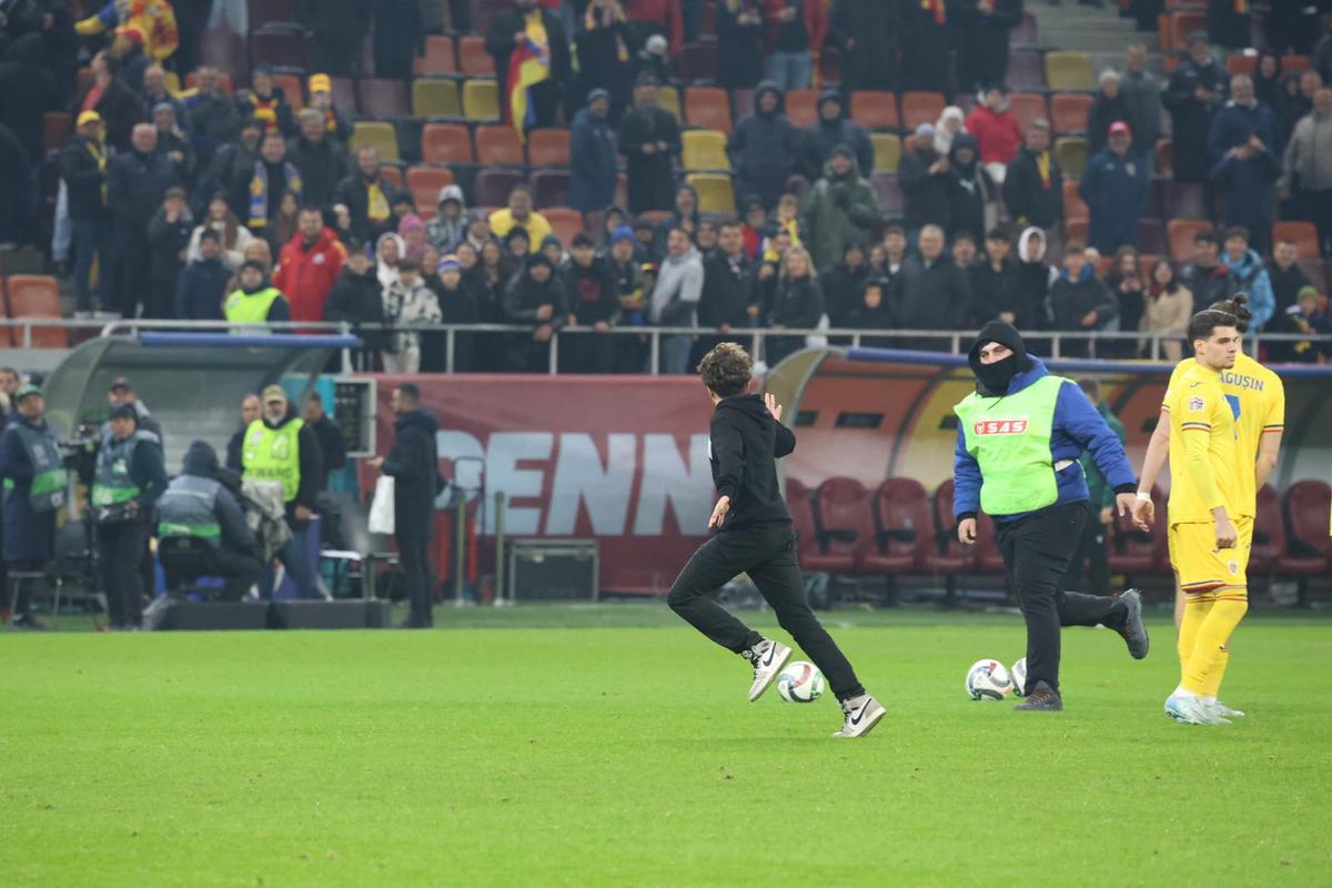 Mircea Lucescu a descris într-un SINGUR cuvânt incidentele de la România - Kosovo