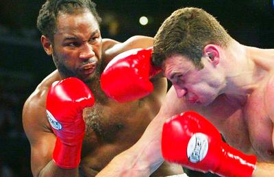 Lennox Lewis îl îndeamnă pe Oleksandr Usyk, campionul absolut la categoria grea, să facă un pas neașteptat: „Fiindcă toți stau la pândă”