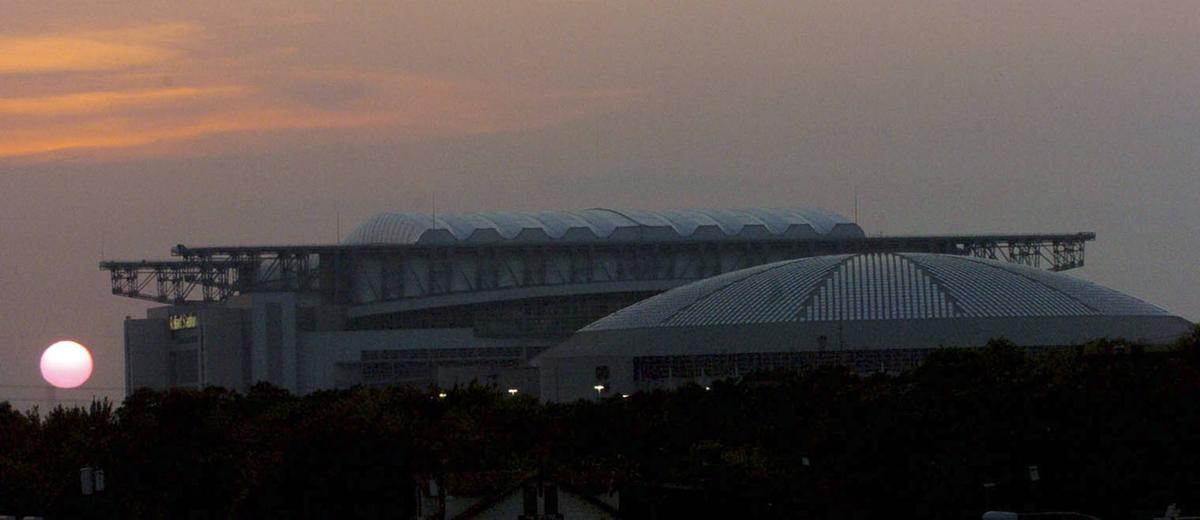 Primul stadion multifuncțional din lume, lăsat în paragină din 2009, ar putea fi salvat cu UN MILIARD DE DOLARI » Planul fabulos pus la cale pentru „a opta minune a lumii”