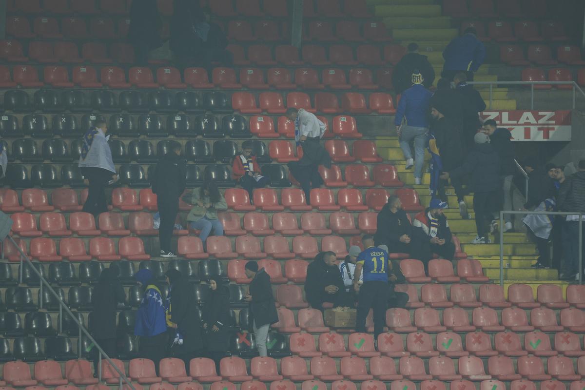 Scandal de proporții înainte de Bosnia - România: „Interziceți românii pe stadion! Escortați-i afară din țară!” » De vină e un banner scandalos pe care ultrașii dinamoviști l-ar fi afișat la Belgrad
