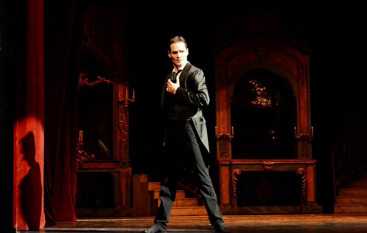 Românul care a ajuns o legendă în Sarajevo, după ce dormea în vestiarul teatrului din Cluj: „Aici plătesc doar 30 de euro chirie!”