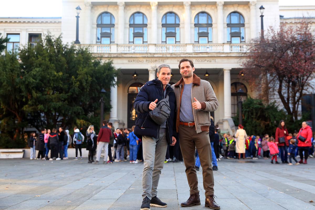 Românul care a ajuns o legendă în Sarajevo, după ce dormea în vestiarul teatrului din Cluj: „Aici plătesc doar 30 de euro chirie!”