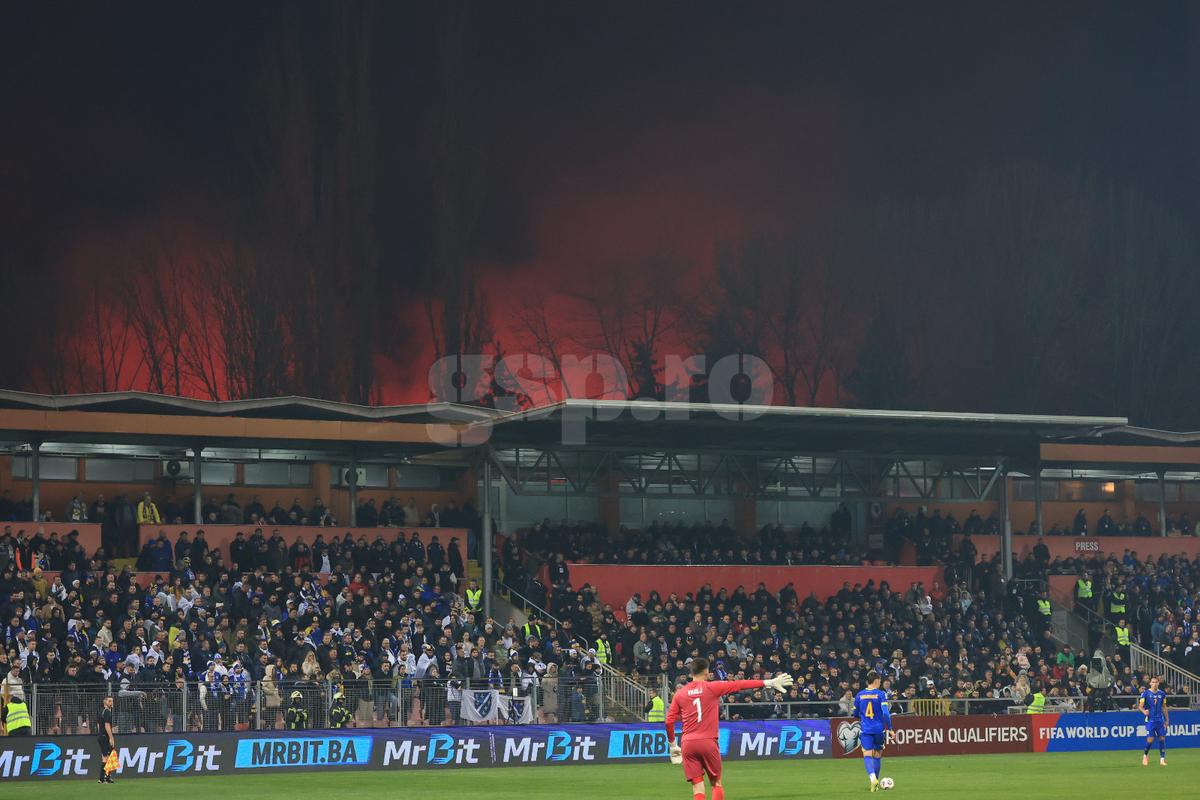 Imagini cu fanii Bosniei rămași în afara stadionului