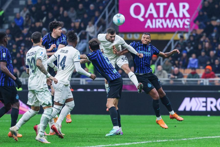 Lista lui Cristi Chivu pentru transferul unui stoper