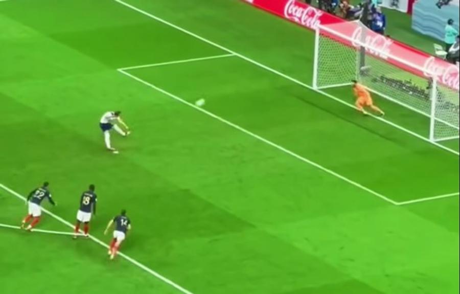 Harry Kane a trimis în peluză mingea din penalty și, o dată cu ratarea, speranțele Angliei de la calificare în semifinalele CM 2022 / Foto: facebook Footballfun I-au prins trucul secret al lui Kylian Mbappe! » Cum își ajută echipa să nu primească gol din penalty