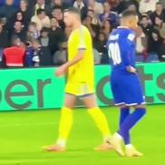 Kylian Mbappe deteriorează intenționat punctul de la 11 metri pentru a-l „ajuta” pe executantul penalty-ului să execute prost / Foto: Facebook footballfun