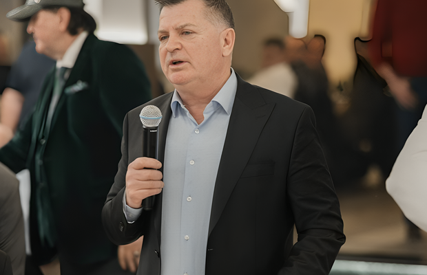 Cel mai bogat om din Bosnia i-a cazat pe români la Zenica » Are peste un miliard de euro, dar explică de ce preferă mașini second-hand