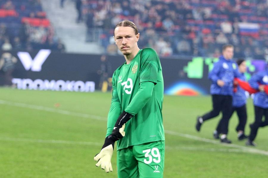 Matvey Safonov. foto: Imago Images Fotbalistul promovat de Lucescu a stârnit furie pentru că a salutat un coleg: „Cum să dai mâna cu dușmanul?!”