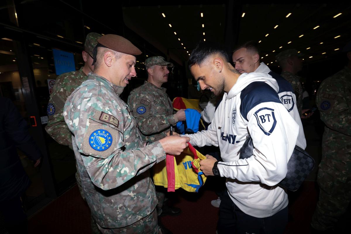 Vizită-surpriză la hotelul din Zenica, înainte de Bosnia - România: „Ca de la căpitan la căpitan”