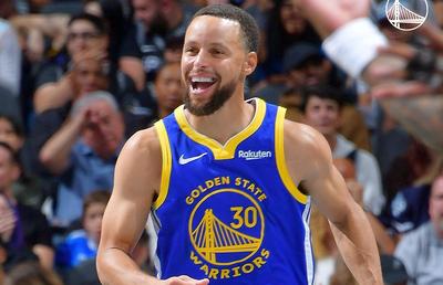 Stephen Curry scrie din nou istorie în NBA » Doar Michael Jordan mai reușise așa ceva!