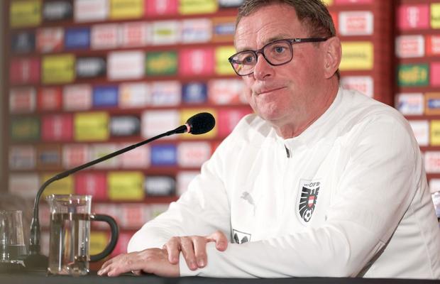 Selecționerul Austriei i-a răspuns ironic lui Mircea Lucescu: „Mă interesează la fel de mult ca atunci când se răstoarnă un sac de orez la Beijing”
