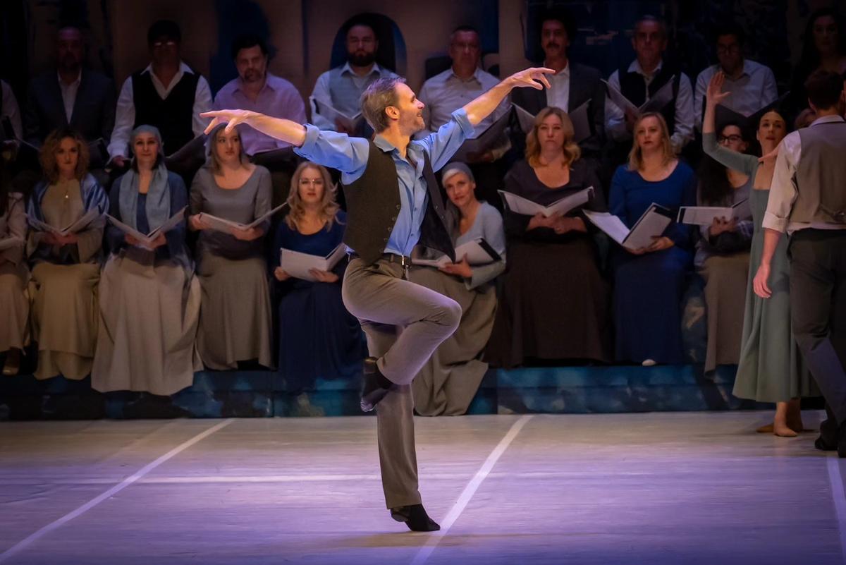 Românul care a ajuns o legendă în Sarajevo, după ce dormea în vestiarul teatrului din Cluj: „Aici plătesc doar 30 de euro chirie!”