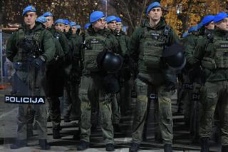 Măsuri de securitate nemaivăzute pentru Bosnia - România » Imaginile surprinse de reporterii GSP: soldații, instrucție în fața stadionului