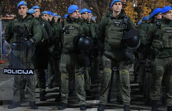 Măsuri de securitate nemaivăzute pentru Bosnia - România » Imaginile surprinse de reporterii GSP: soldații, instrucție în fața stadionului