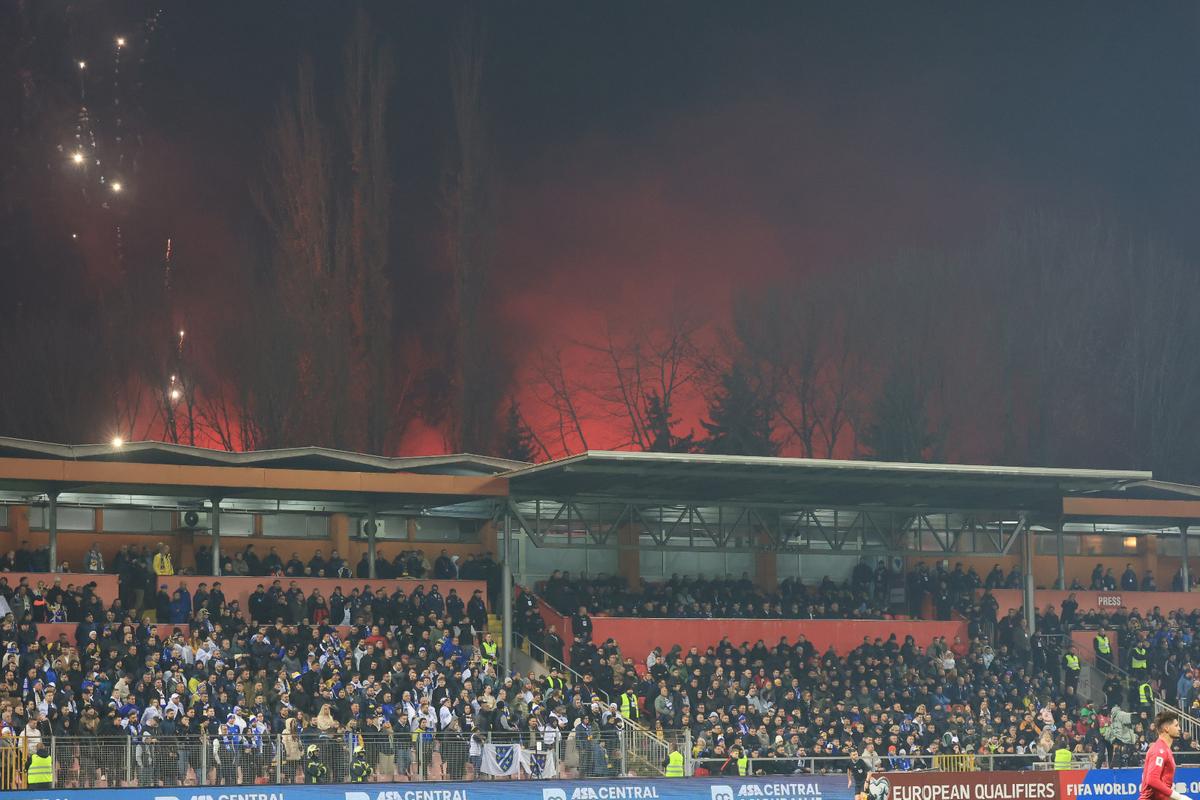 Imagini revoltătoare afișate de bosniaci la meciul cu România