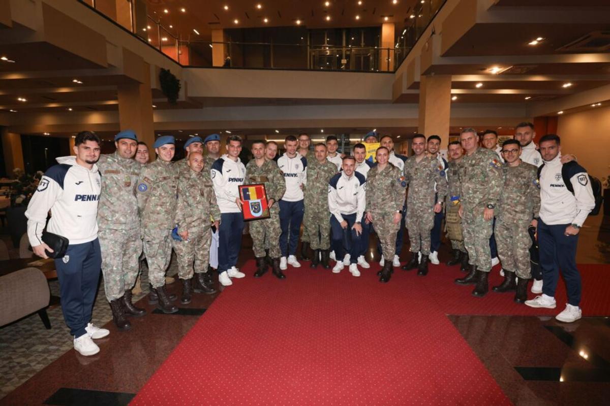 Vizită-surpriză la hotelul din Zenica, înainte de Bosnia - România: „Ca de la căpitan la căpitan”