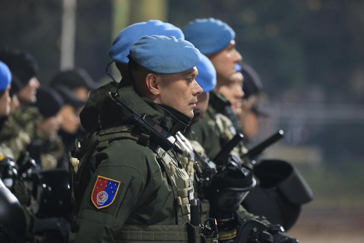 Bișnițarii roiesc la stadion! Cât costă un bilet, cu două ore înainte de Bosnia - România