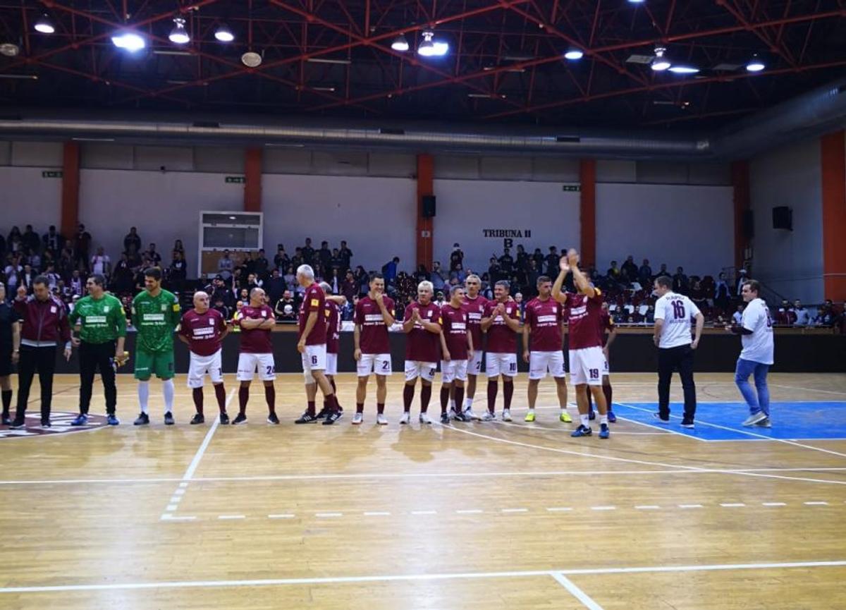 VIDEO + FOTO Sărbătoare în „Sala Rapid” » Spectacol total oferit de legendele giuleștenilor
