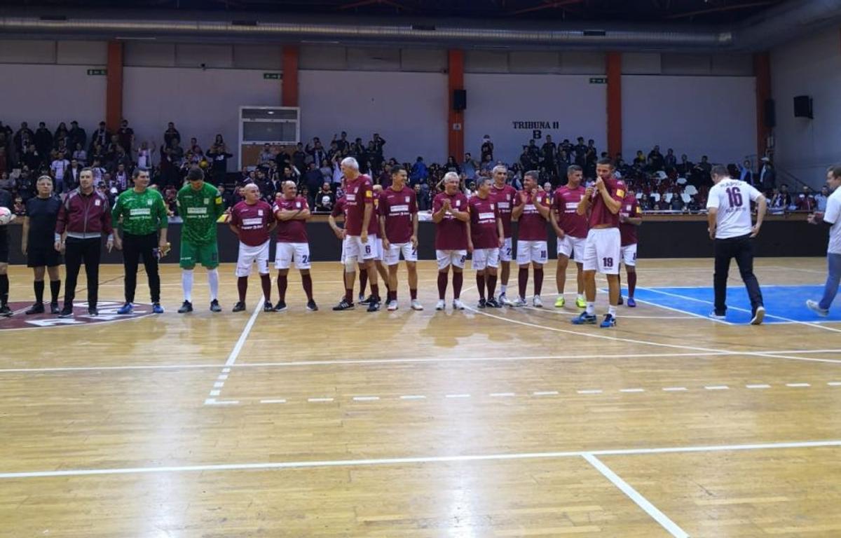 VIDEO + FOTO Sărbătoare în „Sala Rapid” » Spectacol total oferit de legendele giuleștenilor