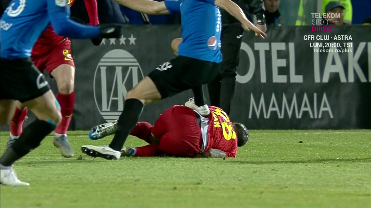 Viitorul - FCSB 0-2 // FOTO Atac înfiorător: Andrei Artean și-a înfipt crampoanele în Dennis Man! Era de „roșu”?
