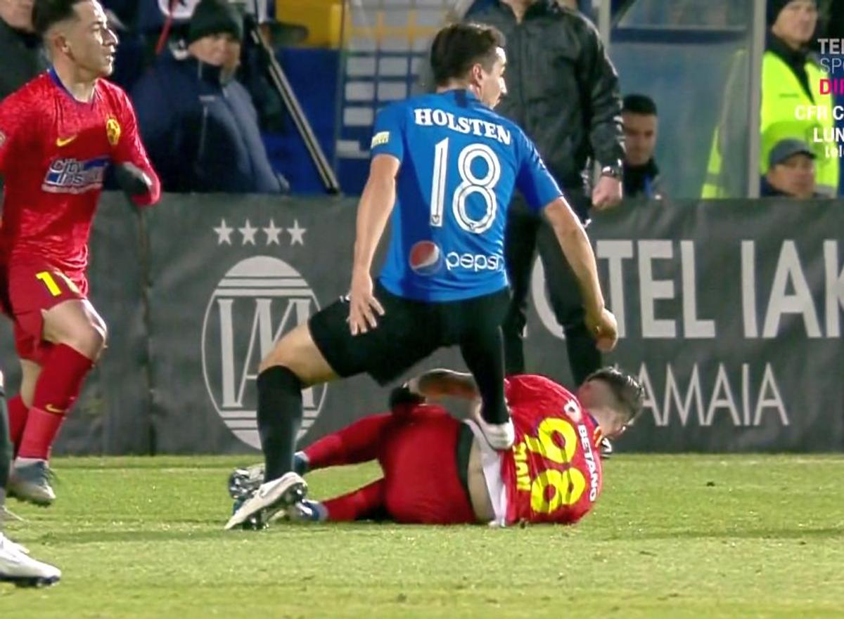 Viitorul - FCSB 0-2 // FOTO Atac înfiorător: Andrei Artean și-a înfipt crampoanele în Dennis Man! Era de „roșu”?