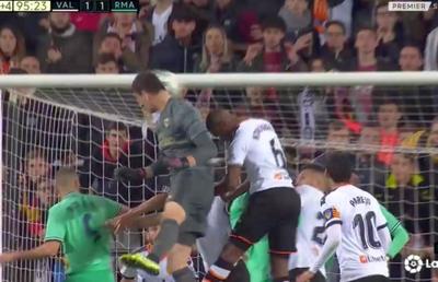 VALENCIA - REAL MADRID 1-1 // Nebunie pe „Mestalla”! Benzema a egalat în minutul 90+5, cu ajutorul lui Courtois, urcat și el la un corner