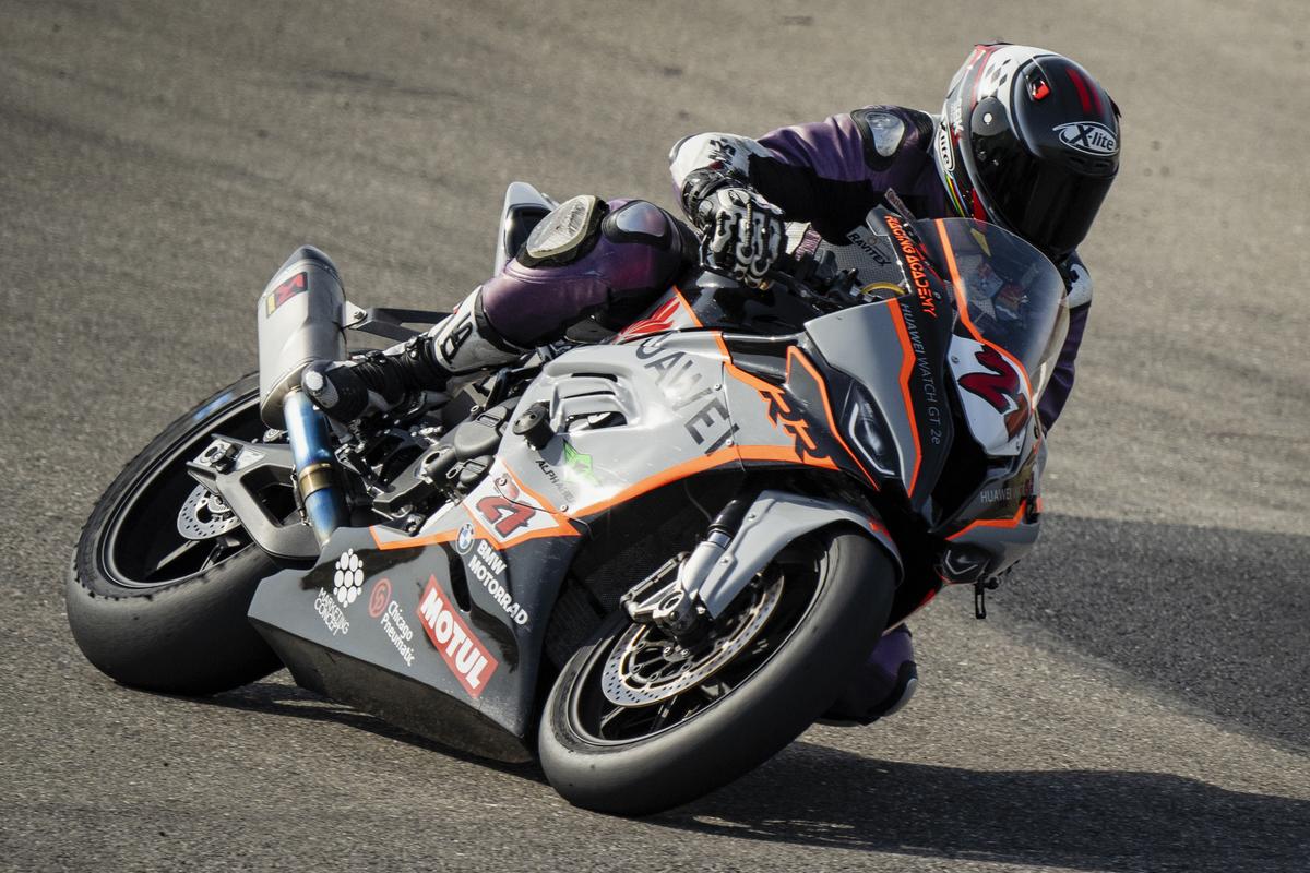 De vorbă cu echipa Racing Academy: Despre performanțele din anul 2020 și dispozitivele care îi ajută să țină pasul cu toate provocările