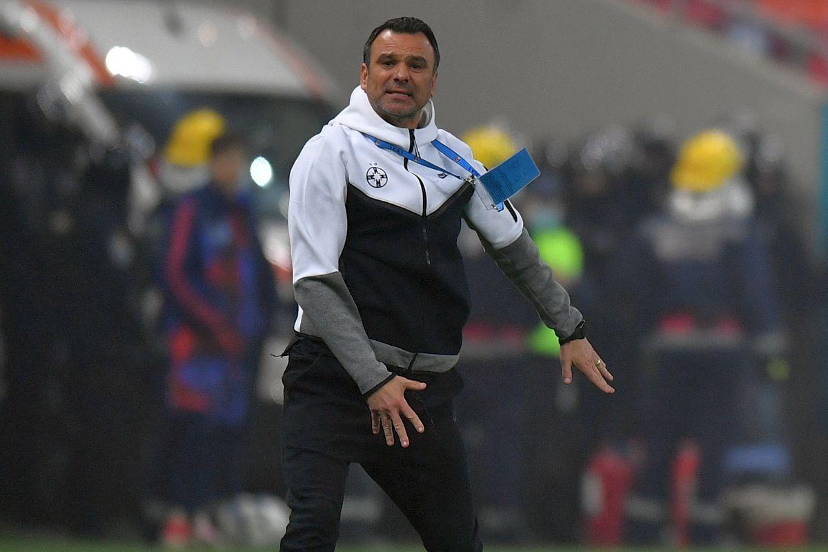 FCSB - Rapid 3-1. Toni Petrea, despre schimbarea lui Budescu: „Mulțumesc de participare!”