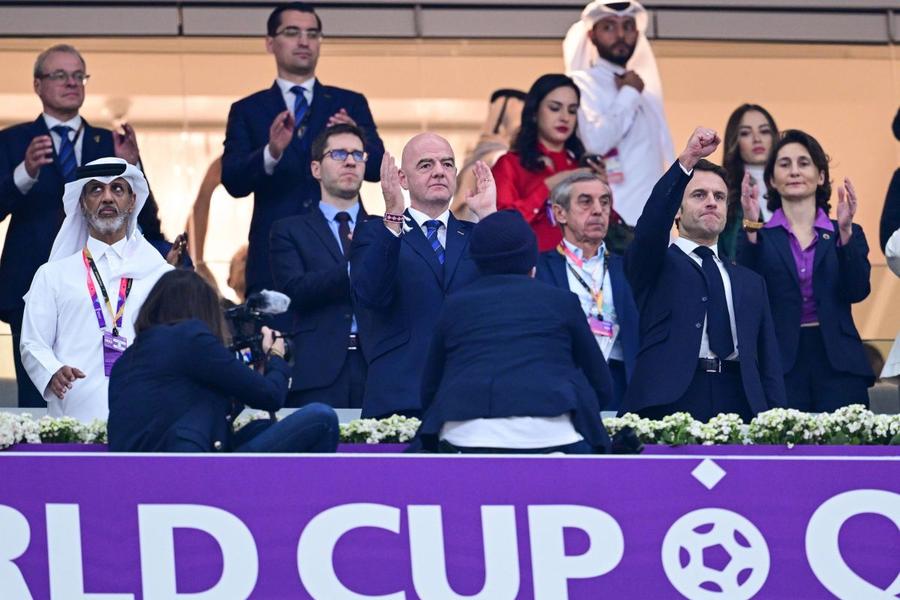 Emmanul Macron, în oficială la meciul Franța - Maroc FOTO: Imago Exact ce și-a dorit emirul. Și Macron