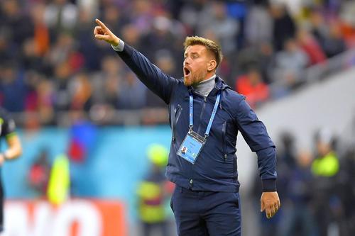 Pintilii apare pe foaia de joc drept delegat al echipei și ține inclusiv tabla arbitrului de rezervă la schimbările pe care FCSB le face