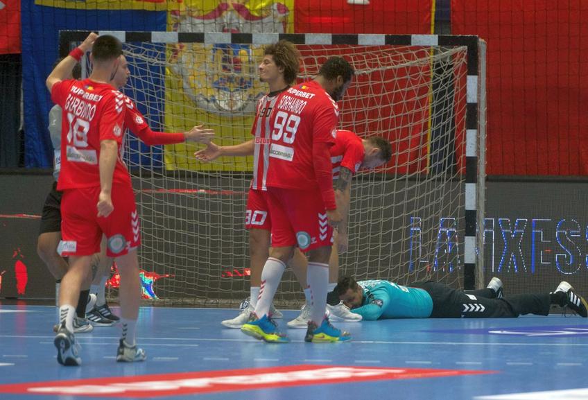 Dinamo și Veszprem au încheiat la egalitate, scor 31-31, un meci dramatic din grupa A a Ligi Campionilor / foto: Raed Krishan