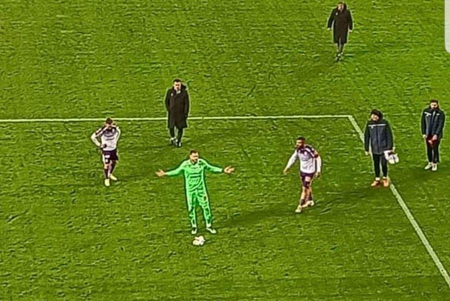O galerie din Superliga protestează la adresa propriilor fotbaliști: „Lipsă deranjantă de respect!”